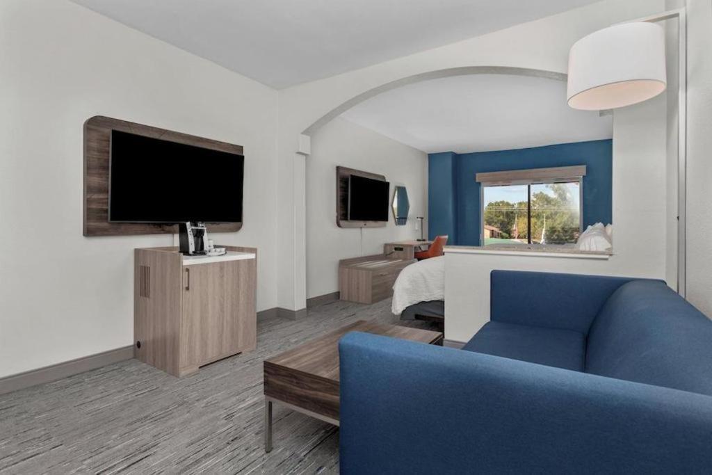 Holiday Inn Express Crockett By Ihg Kültér fotó